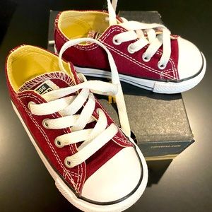 Burgundy converse Allstar